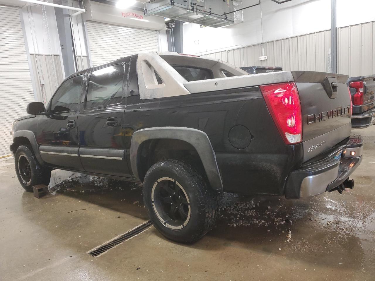 2003 Chevrolet Avalanche - Image 2