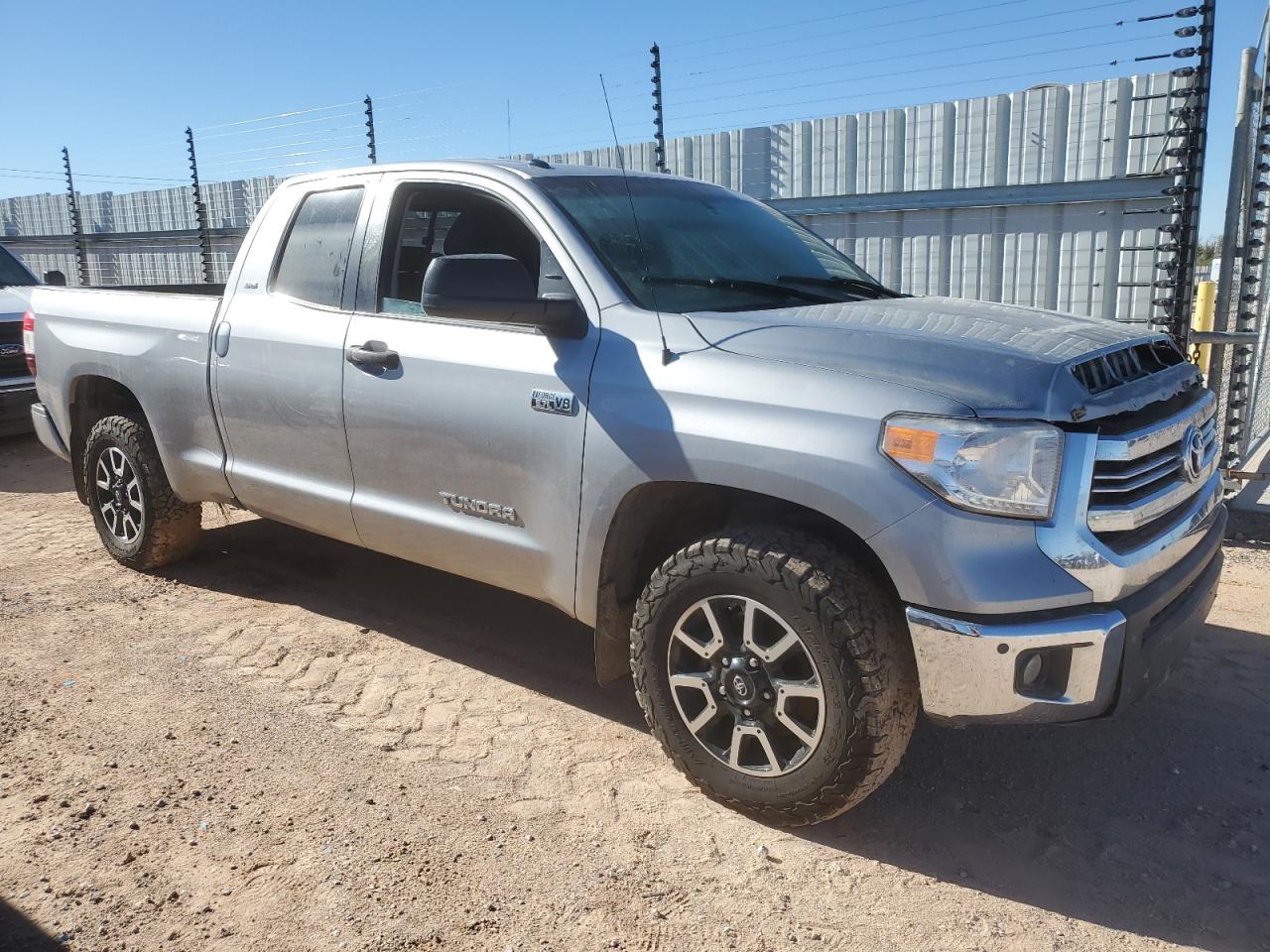 VIN 5TFUW5F12HX597880 2017 TOYOTA TUNDRA no.4