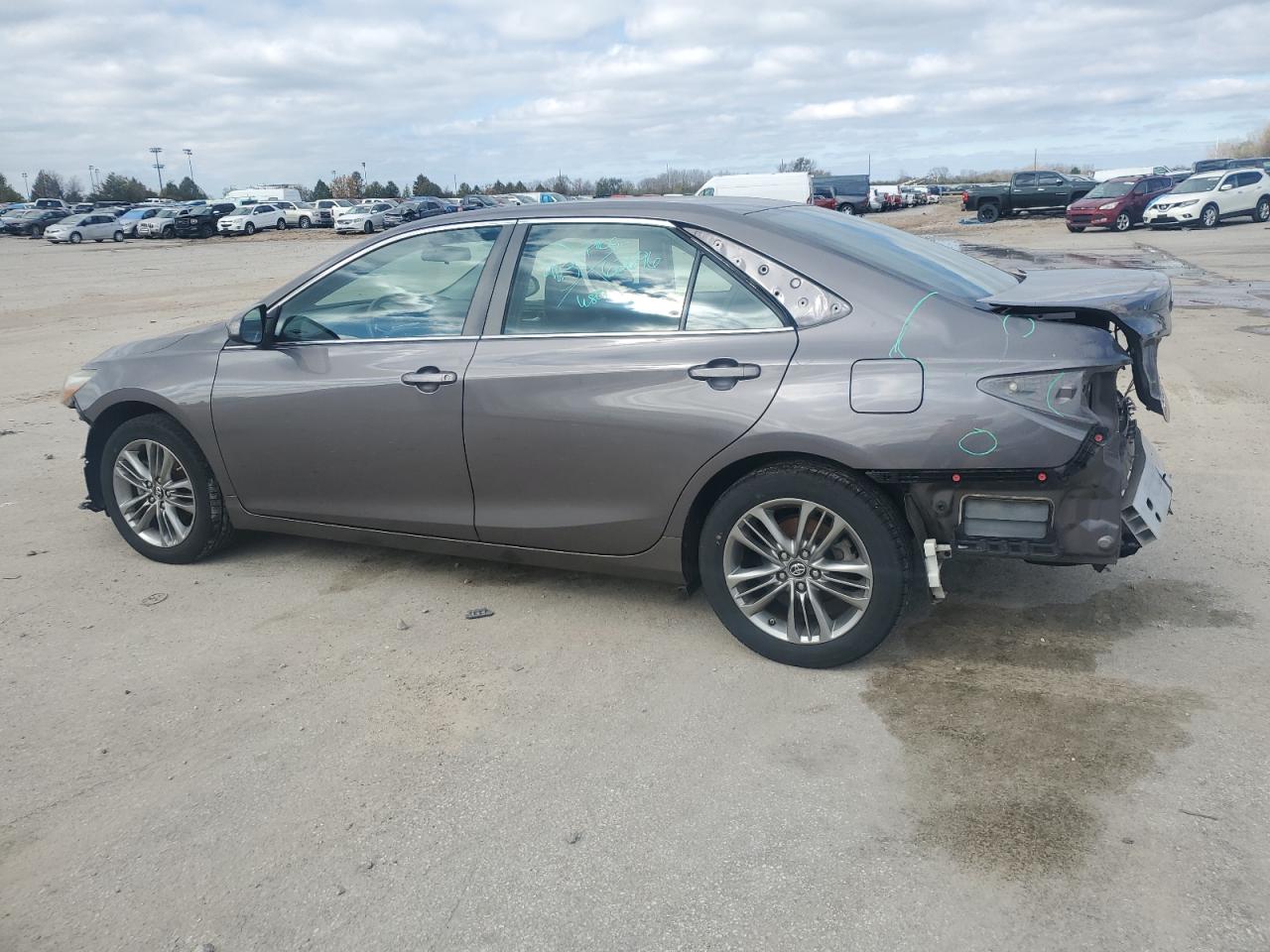 VIN 4T1BF1FK5GU227673 2016 TOYOTA CAMRY no.2