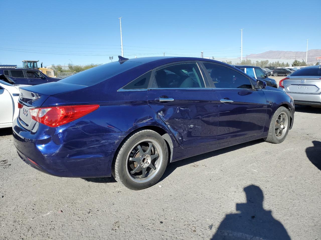 2011 Hyundai Sonata - Image 3