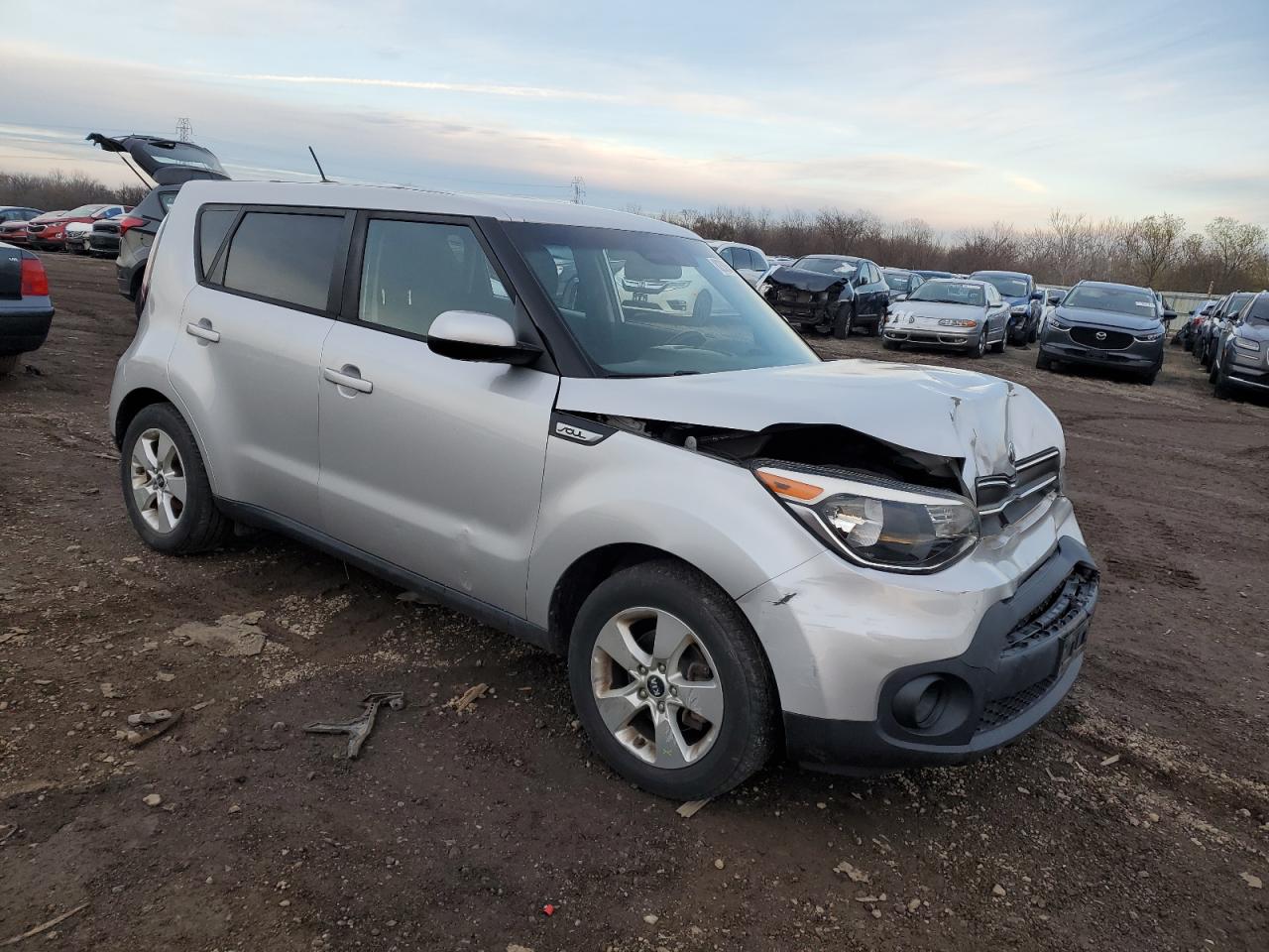 VIN KNDJN2A28H7457059 2017 KIA SOUL no.4