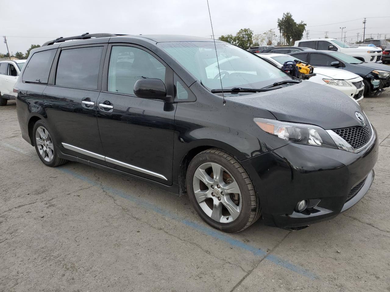 VIN 5TDXK3DC4DS386858 2013 TOYOTA SIENNA no.4