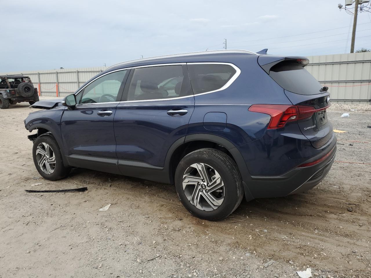 2023 Hyundai Santa Fe - Image 2