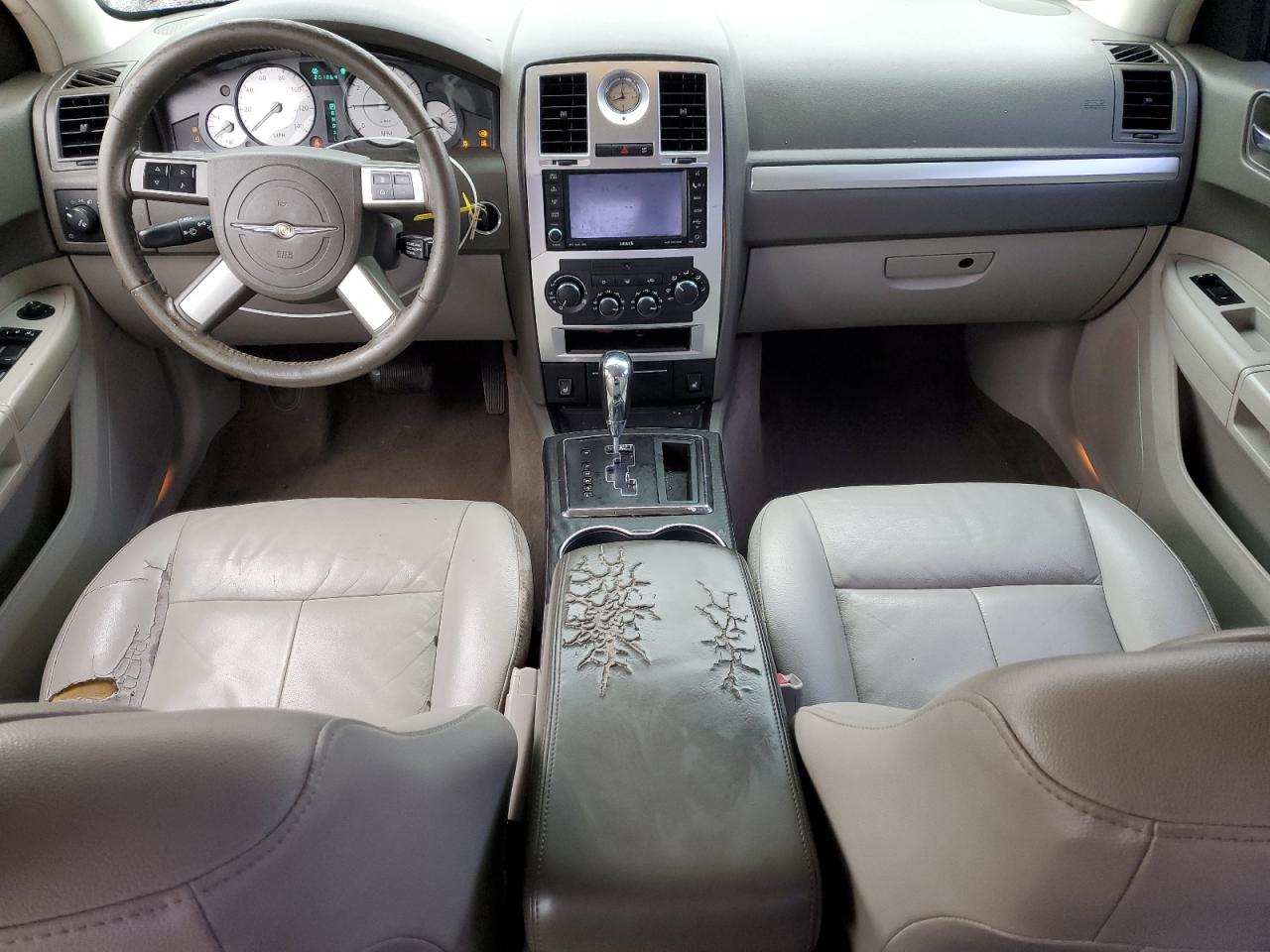 2010 Chrysler 300 - Image 8