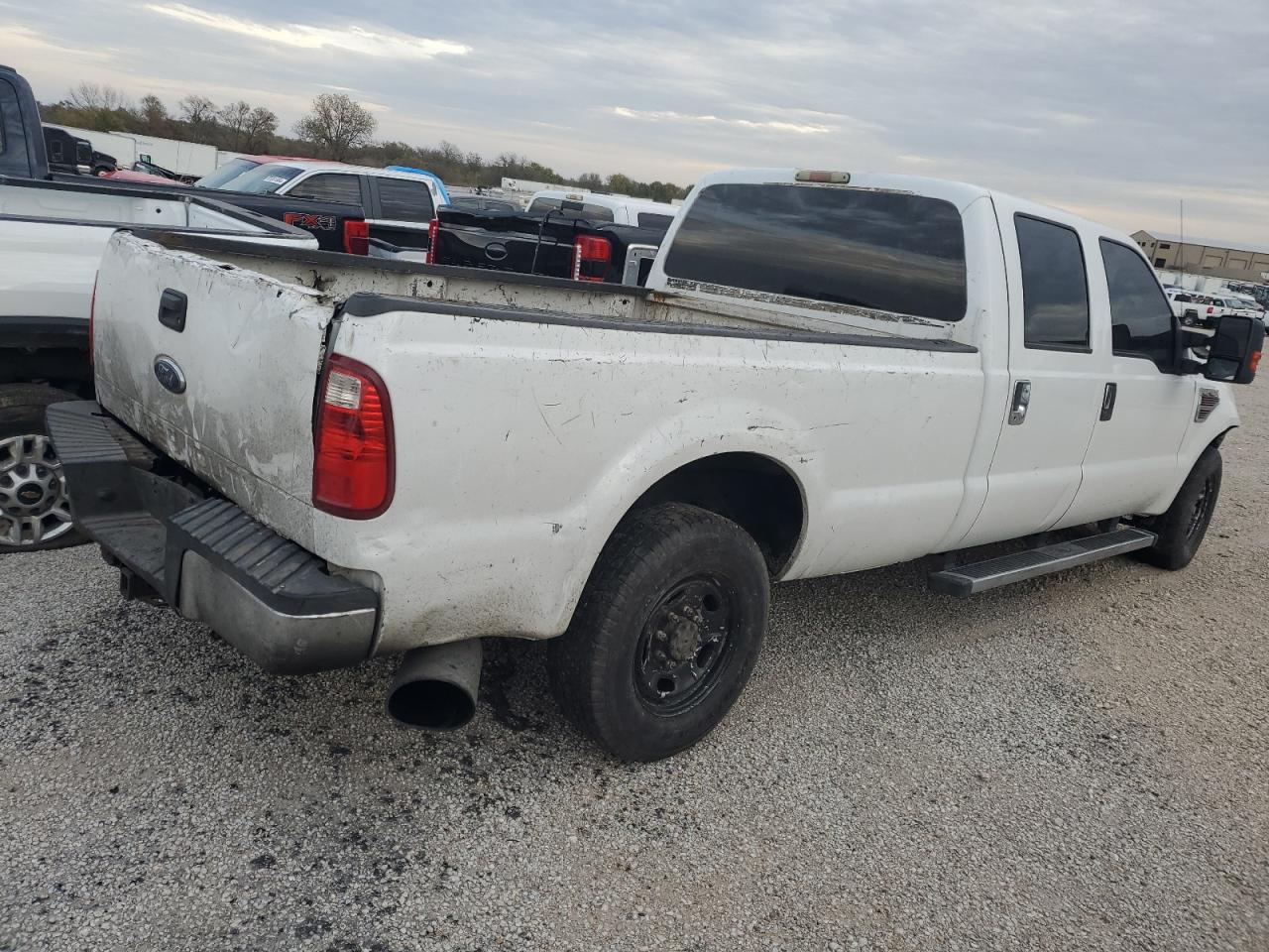 2010 Ford F350 - Image 3