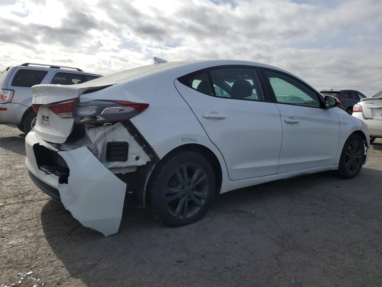 2017 Hyundai Elantra - Image 3