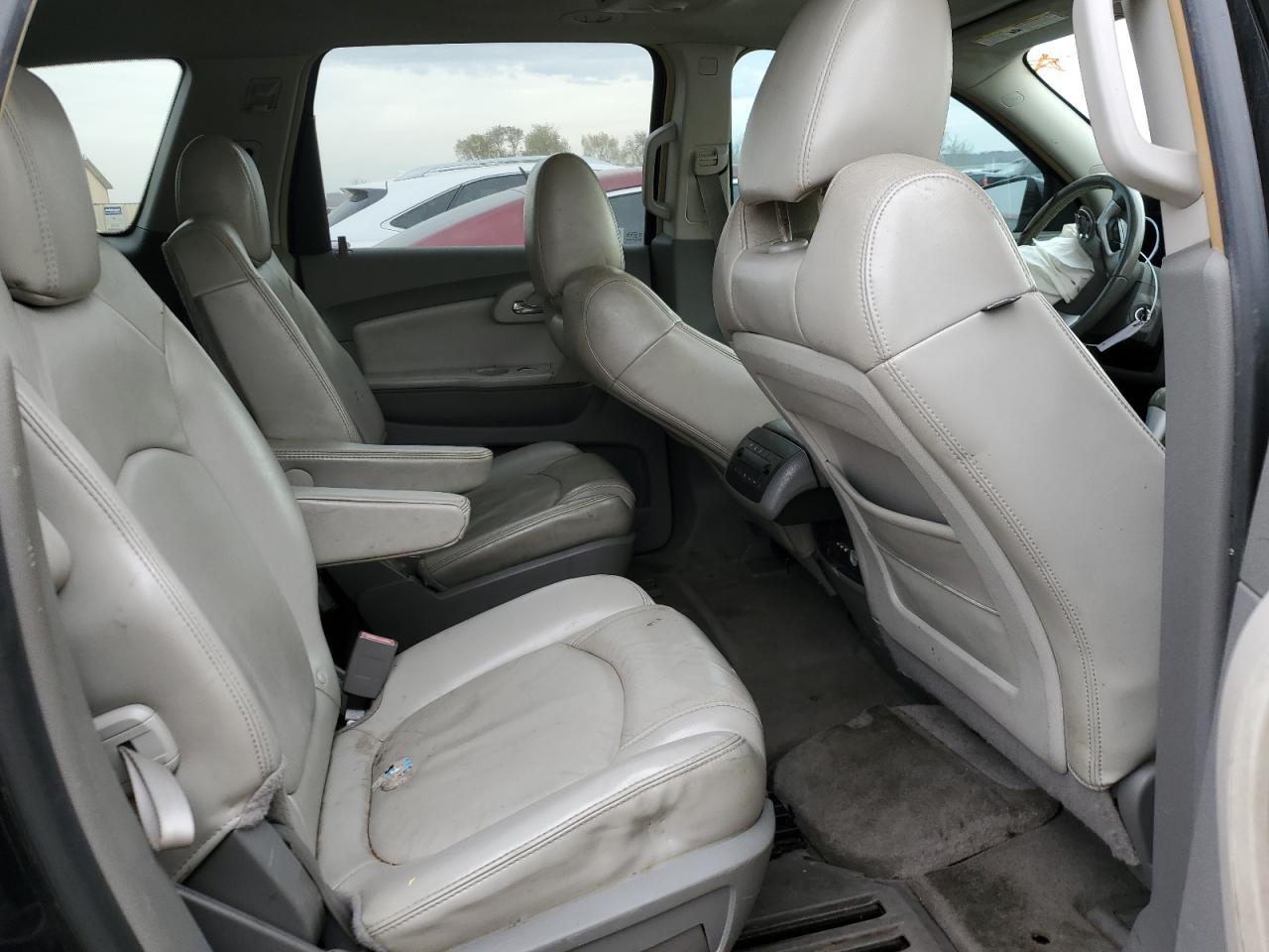 2009 Chevrolet Traverse - Image 11