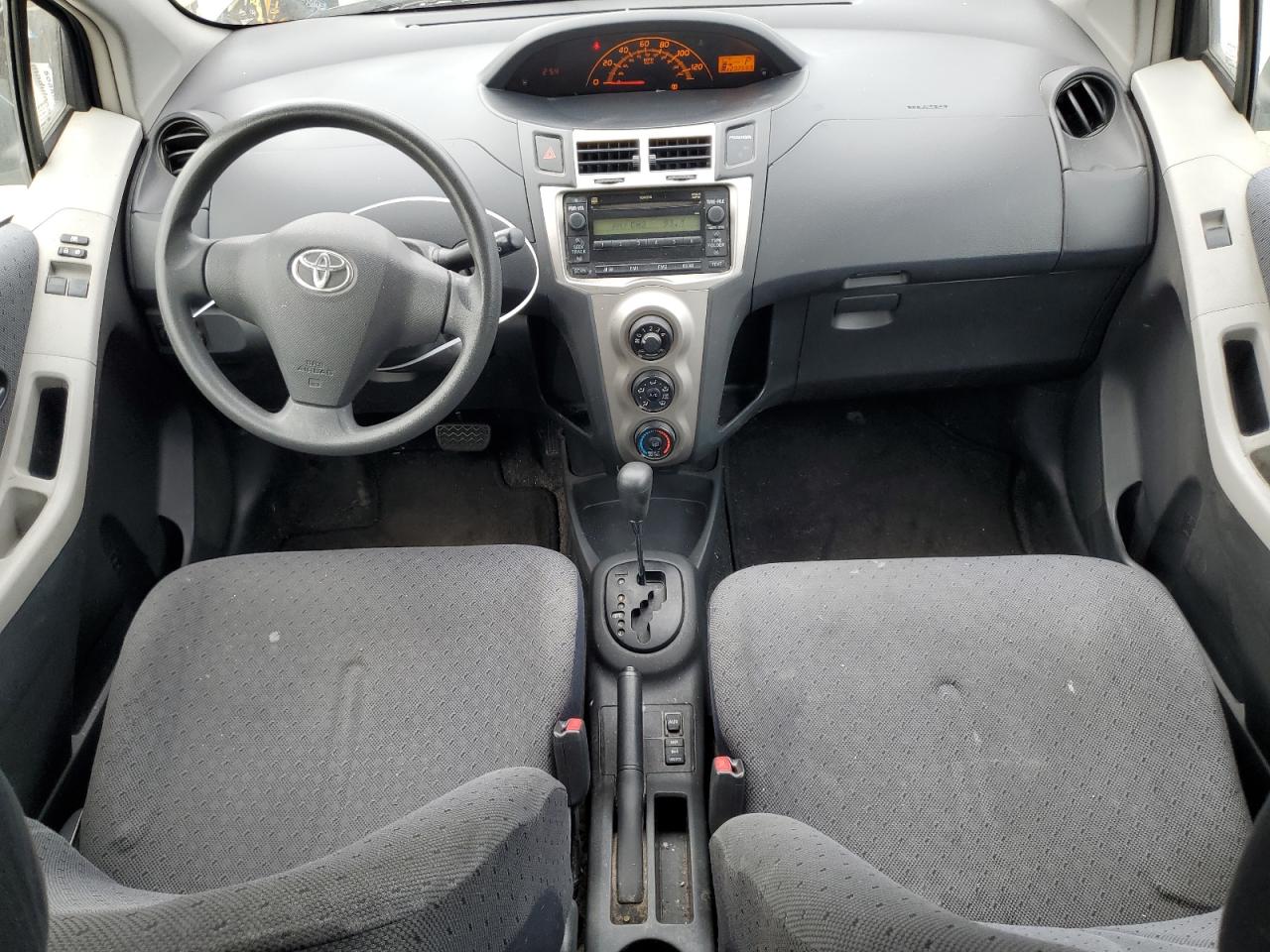 2010 Toyota Yaris - Image 8