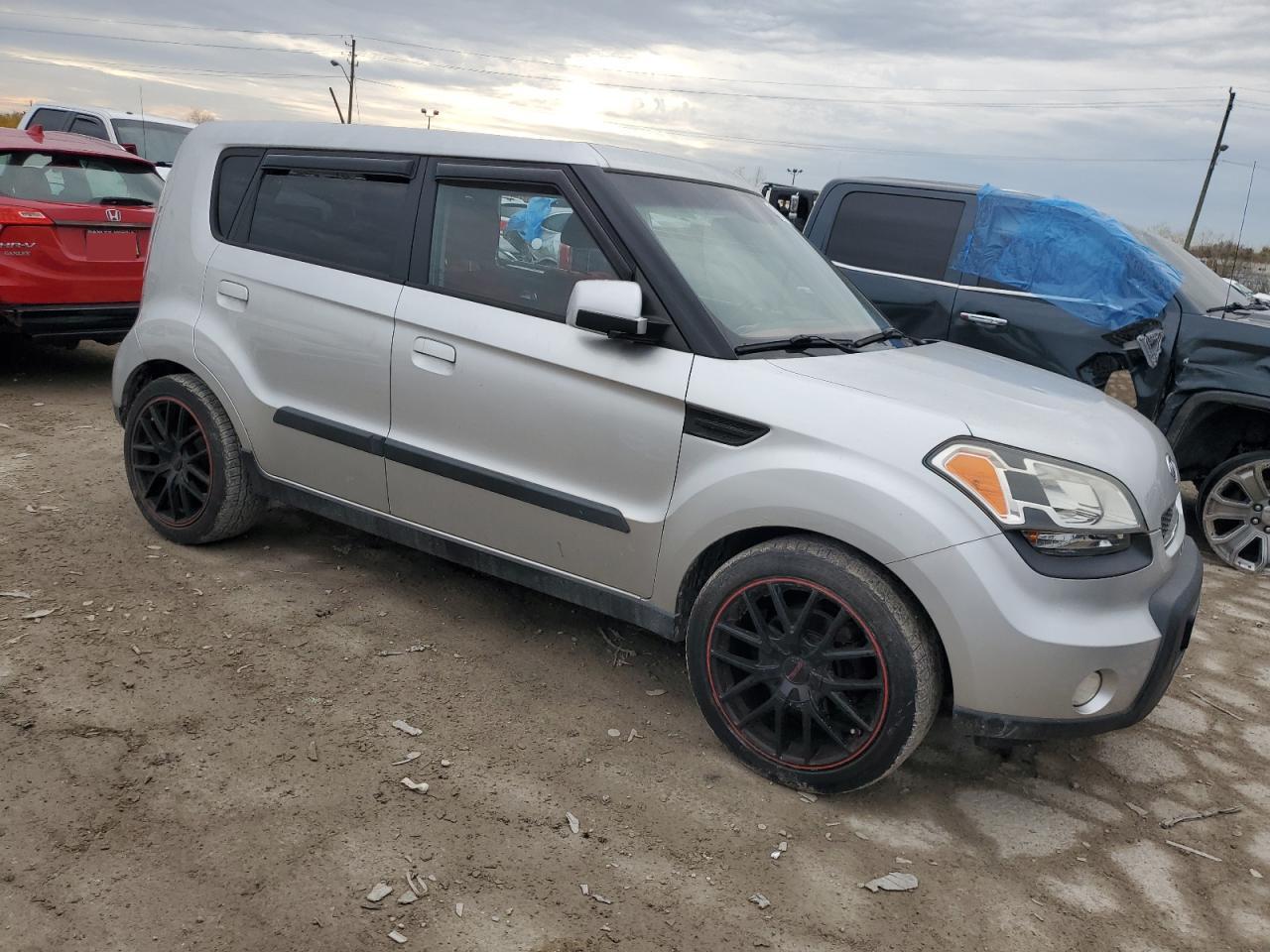 2010 Kia Soul + VIN: KNDJT2A20A7032382 Lot: 81274804