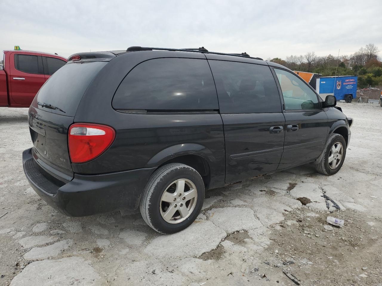 2005 Dodge Caravan - Image 3