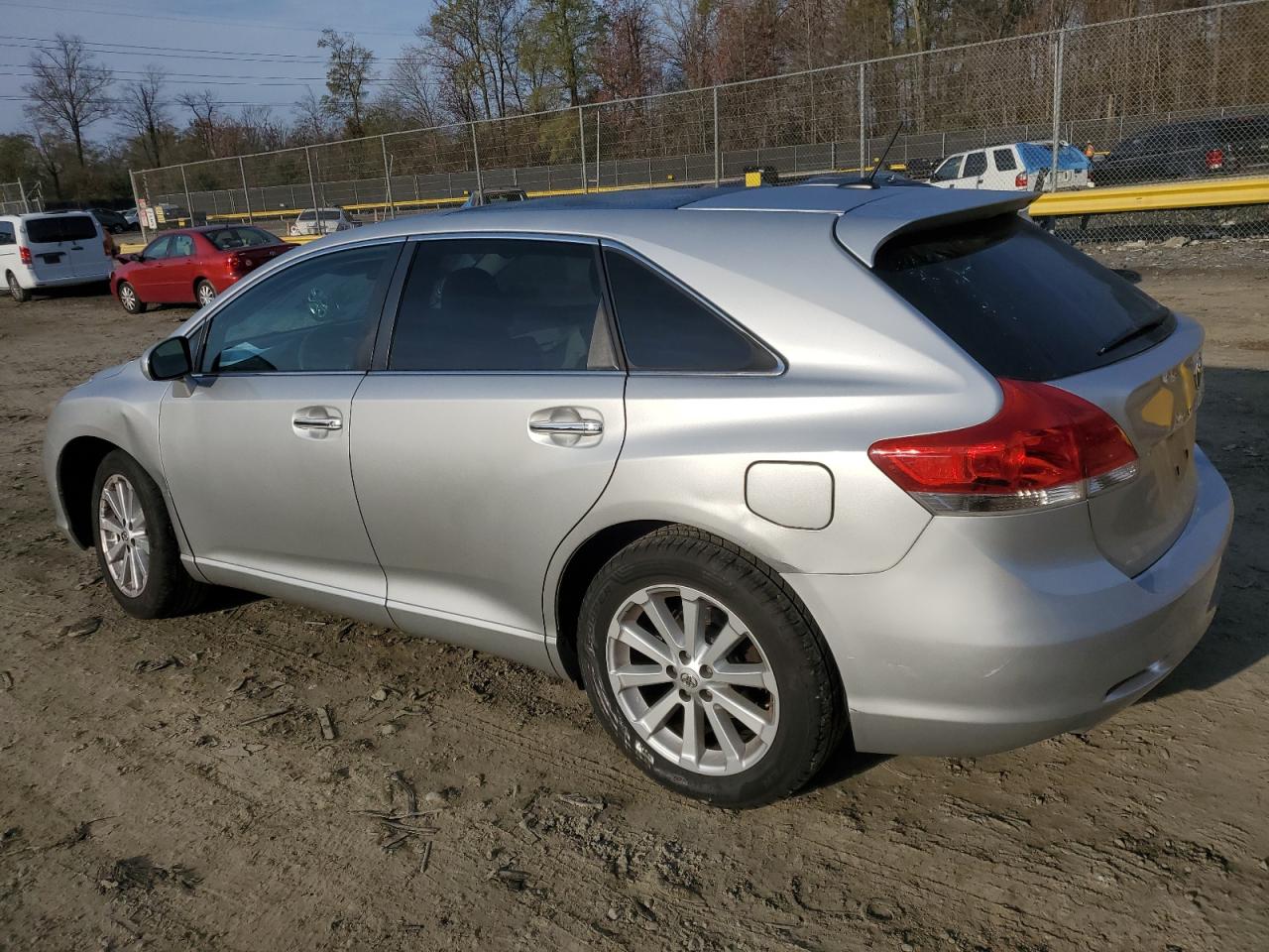 2010 Toyota Venza - Image 2