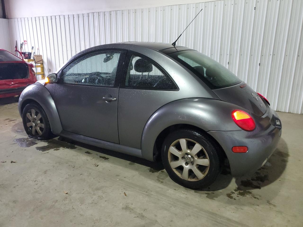 2003 Volkswagen Beetle - Image 2