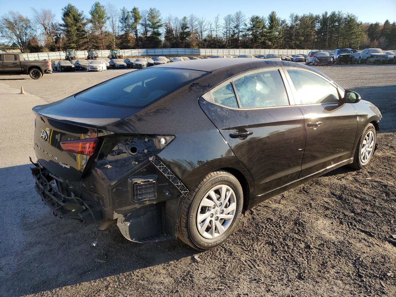 2019 Hyundai Elantra - Image 3