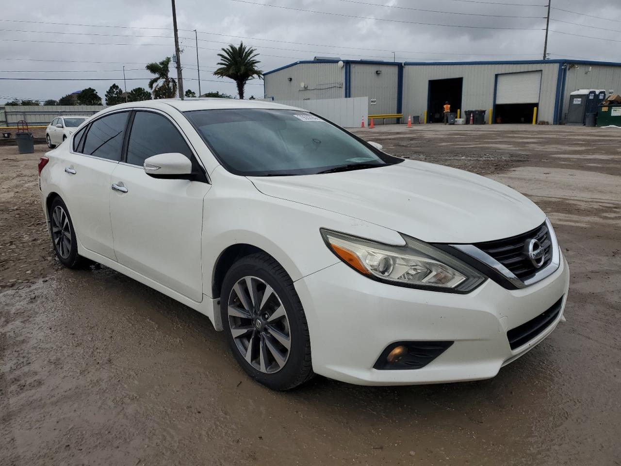 2016 Nissan Altima - Image 4