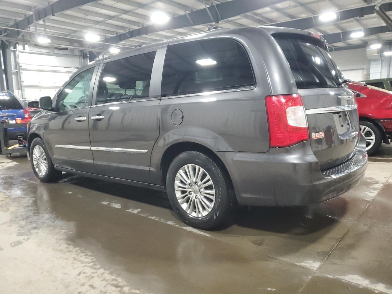 2015 Chrysler Town & Country - Image 2
