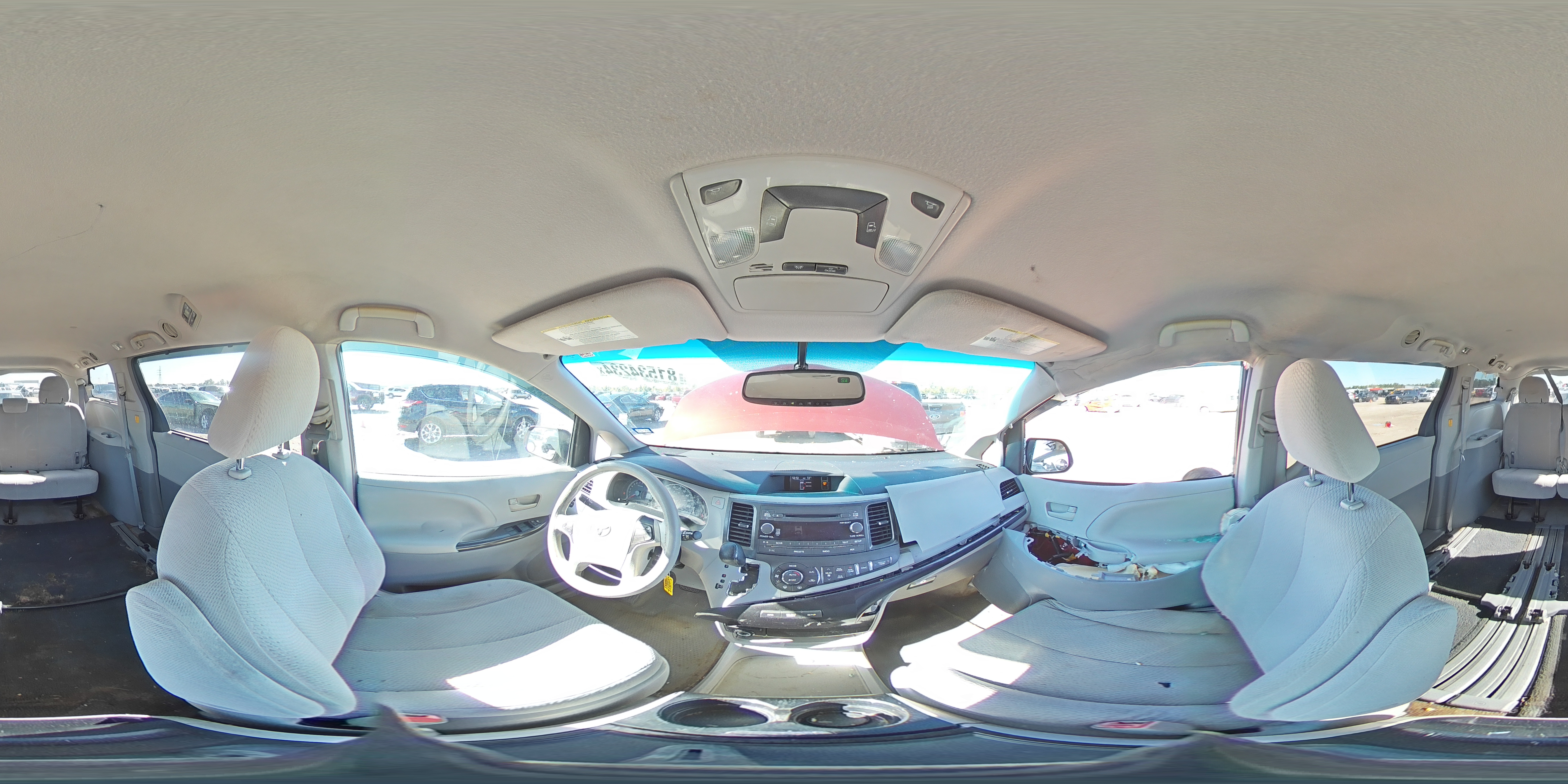 2013 Toyota Sienna - Image 14