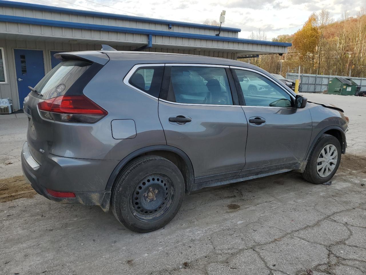 2018 Nissan Rogue - Image 3