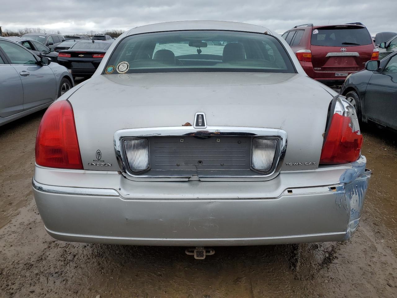 2009 Lincoln Town Car - Image 6