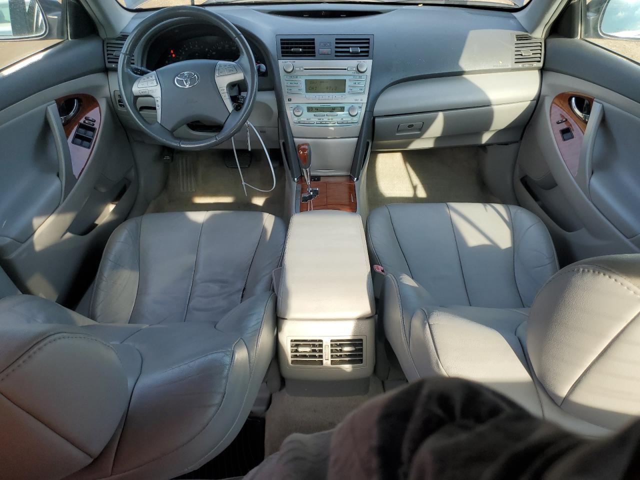 2009 Toyota Camry - Image 8