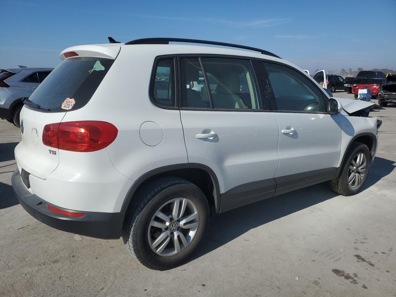 VIN WVGAV7AX5HK036529 2017 VOLKSWAGEN TIGUAN no.3