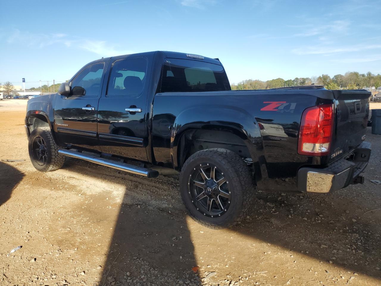 2009 GMC Sierra - Image 2