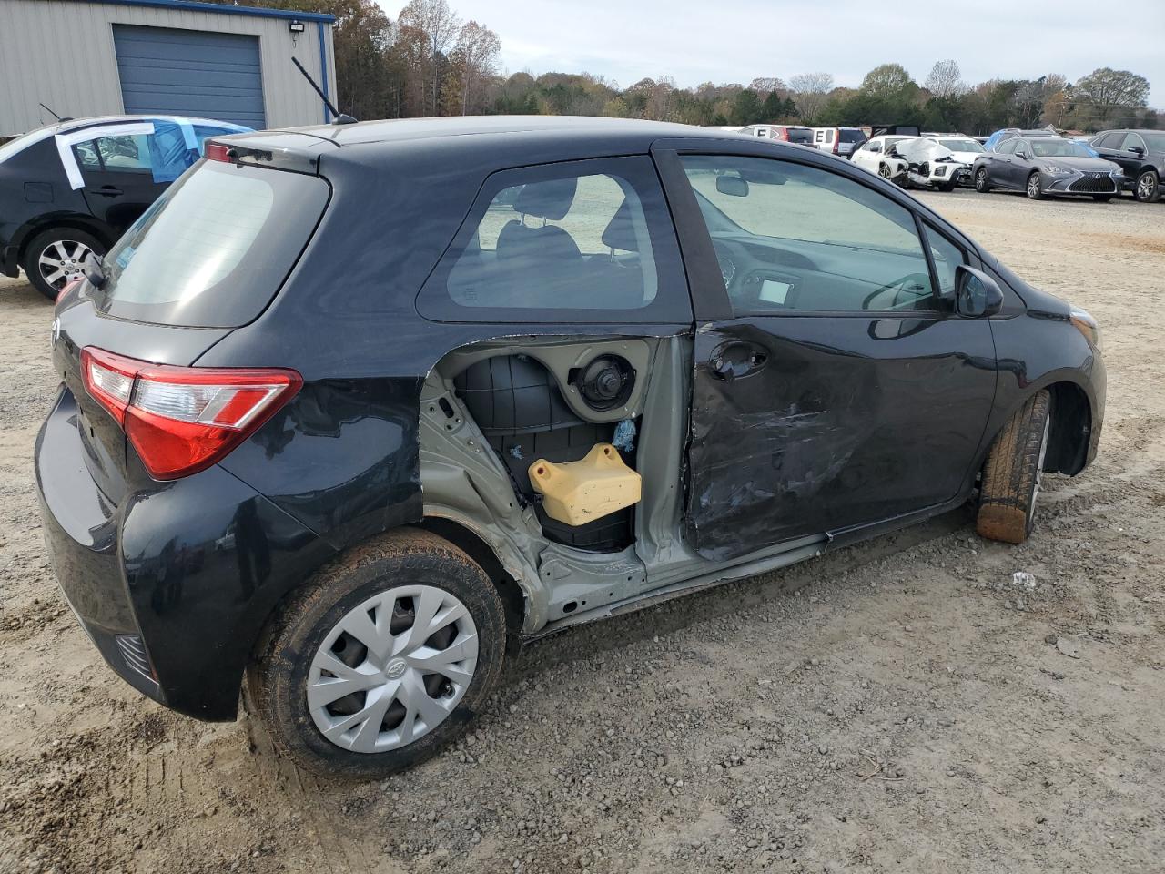 VIN VNKJTUD33JA097608 2018 TOYOTA YARIS no.3