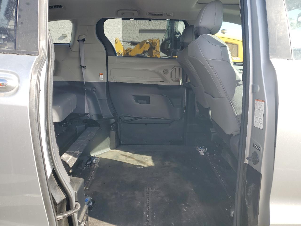 2021 Toyota Sienna - Image 11