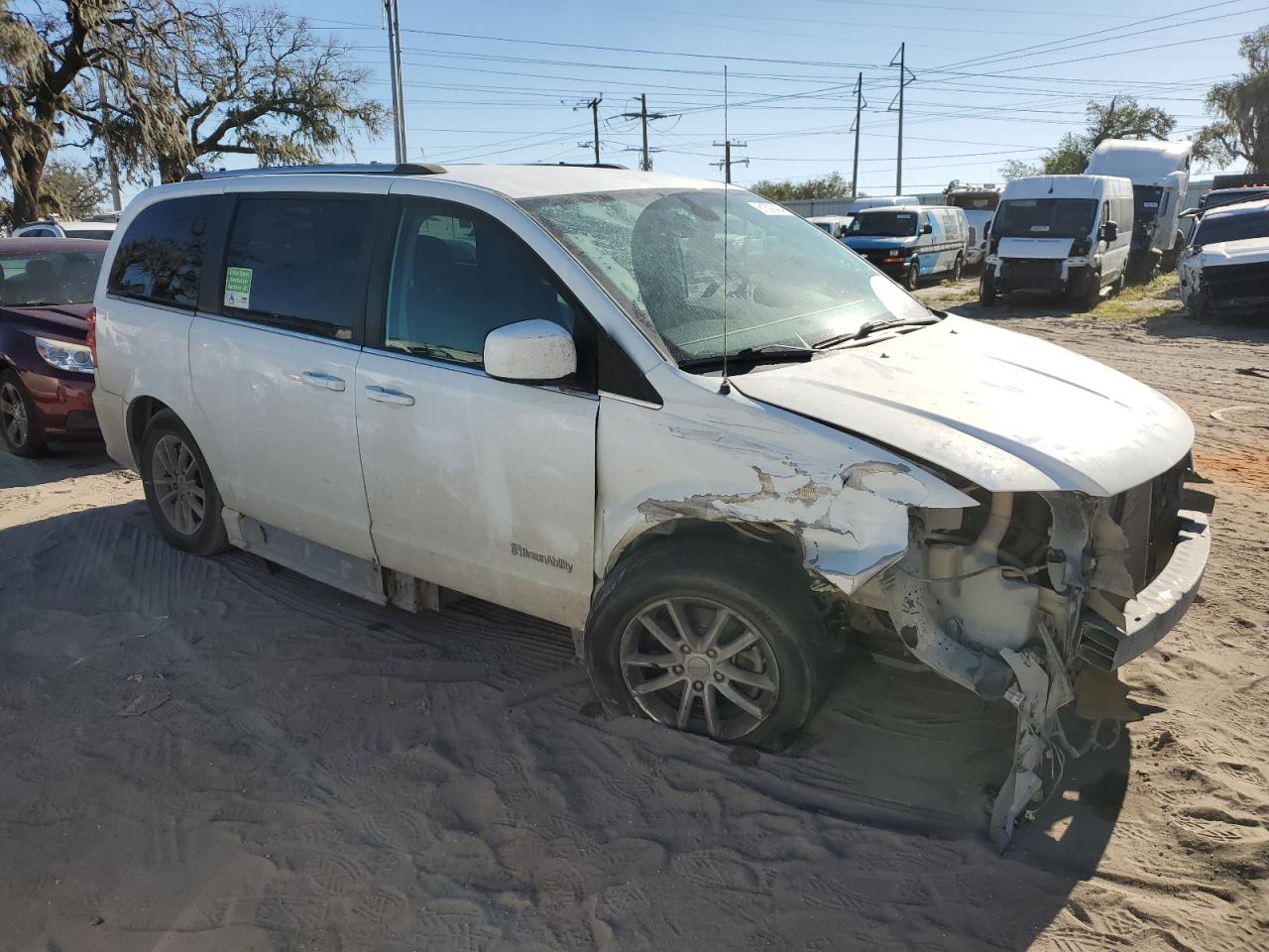 VIN 2C4RDGCG3LR186558 2020 DODGE CARAVAN no.4