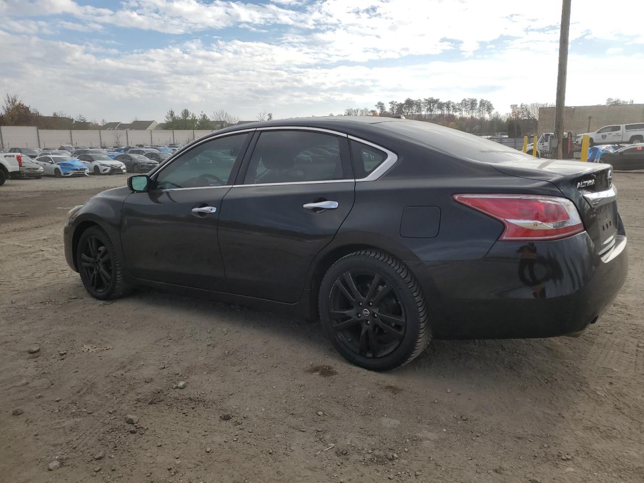 2014 Nissan Altima - Image 2