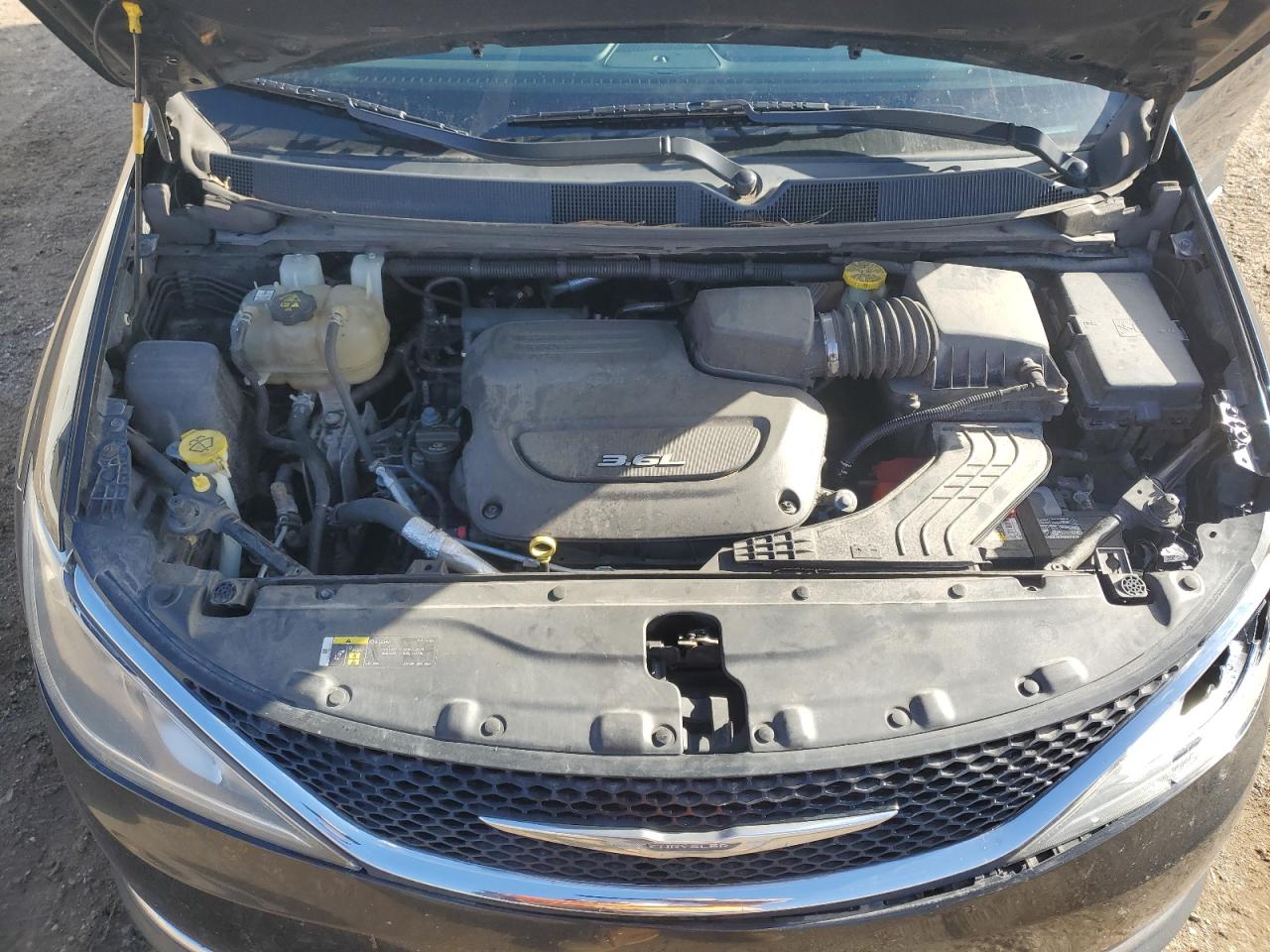 2017 Chrysler Pacifica - Image 13