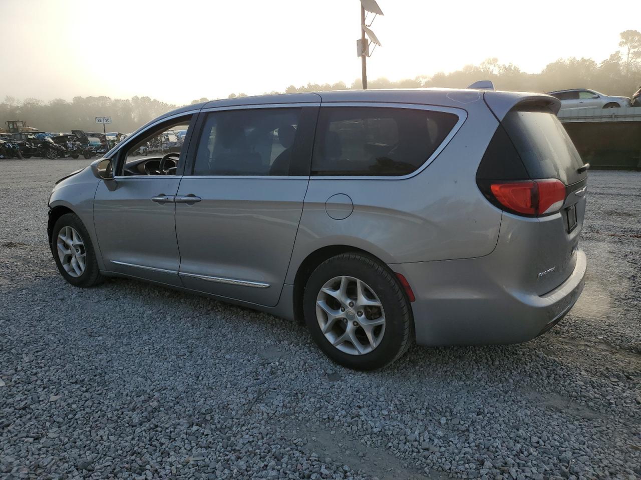 2017 Chrysler Pacifica - Image 2