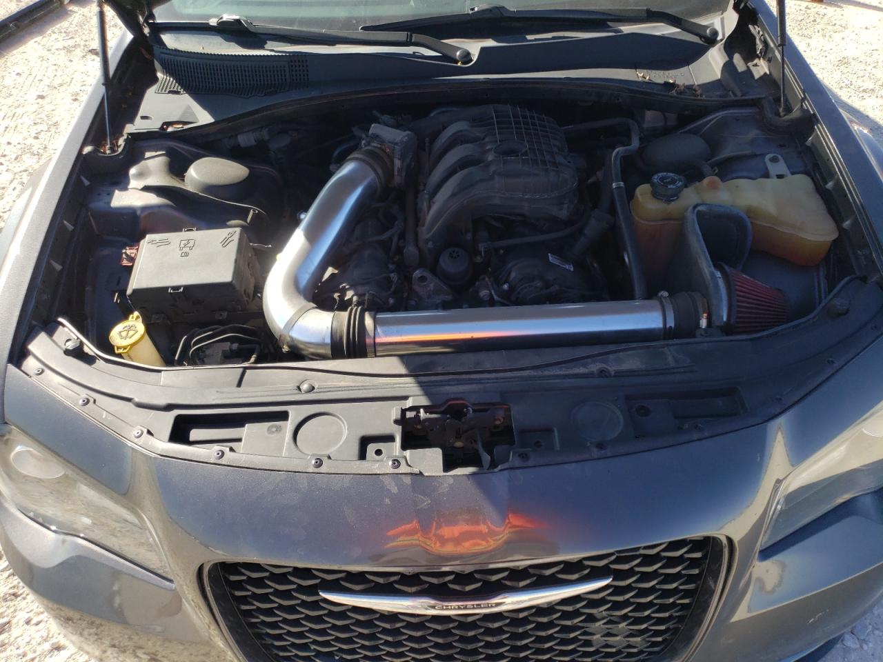2016 Chrysler 300 - Image 12