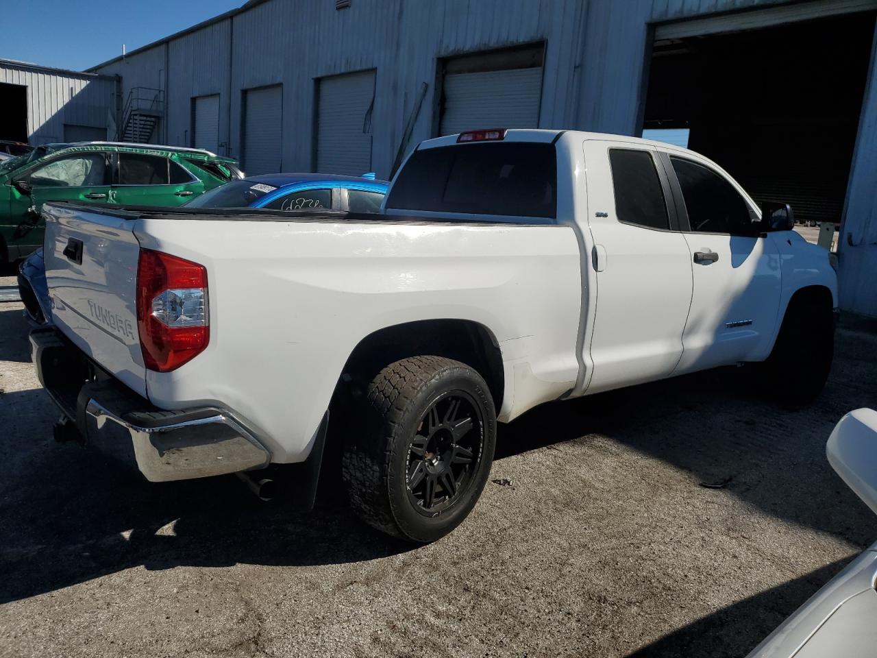 VIN 5TFRM5F12HX116683 2017 TOYOTA TUNDRA no.3