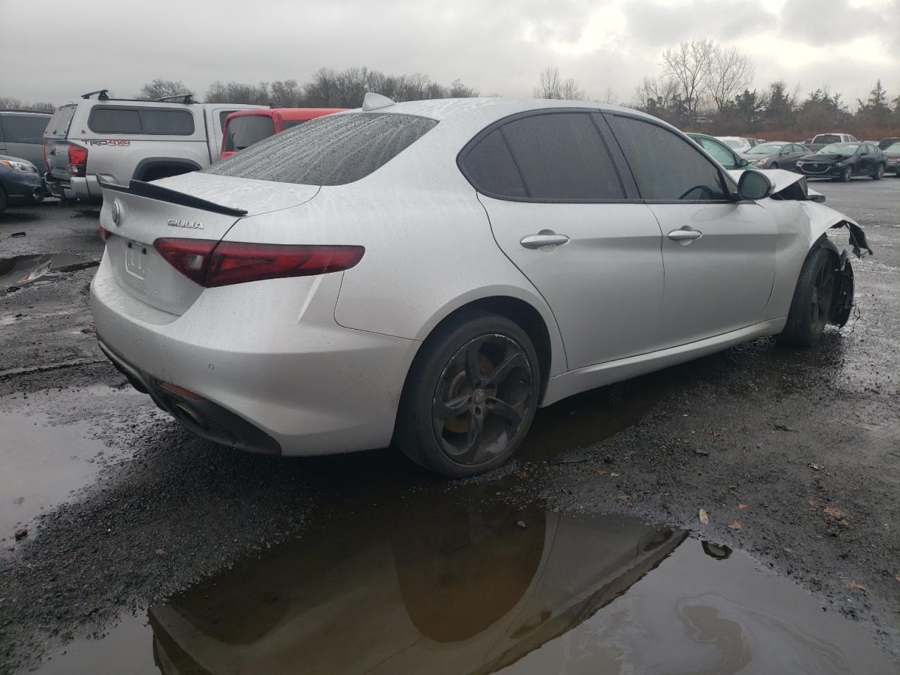 2017 Alfa Romeo Giulia - Image 3