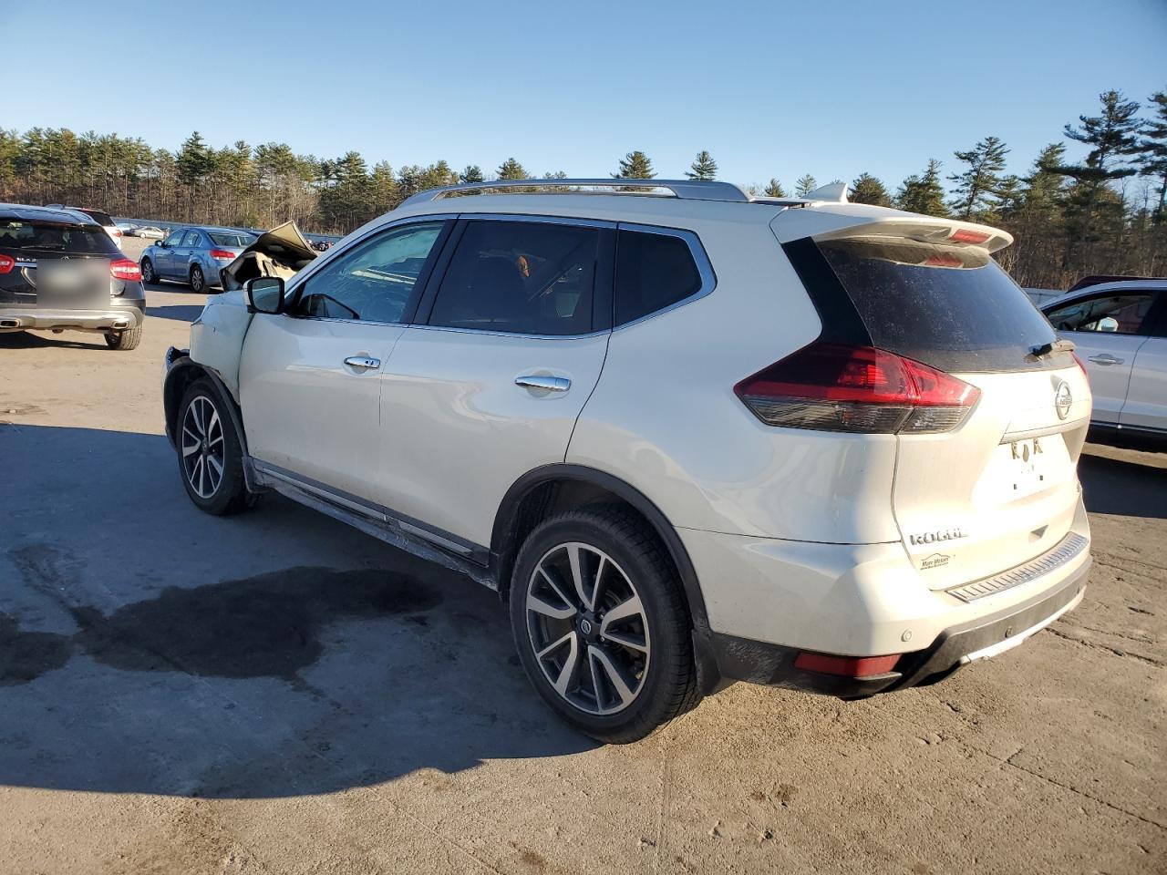 2019 Nissan Rogue - Image 2