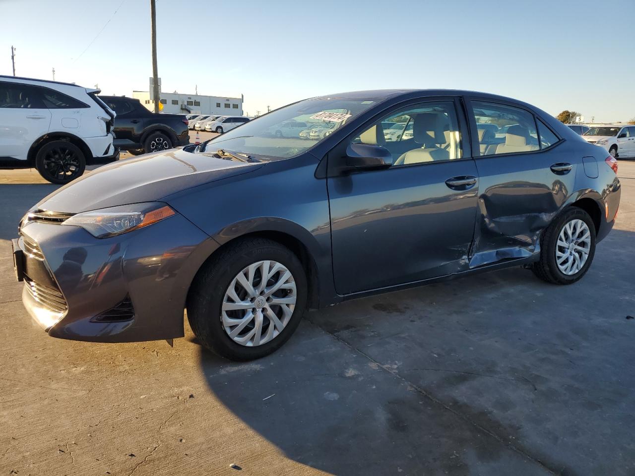 VIN 5YFBURHE0JP786004 2018 TOYOTA COROLLA no.1