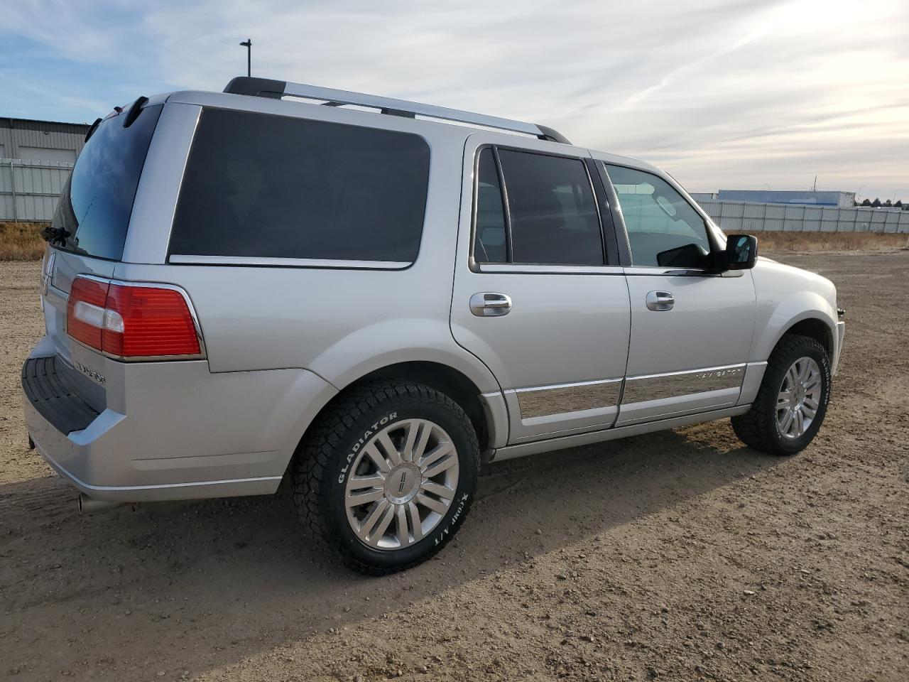 2011 Lincoln Navigator - Image 3