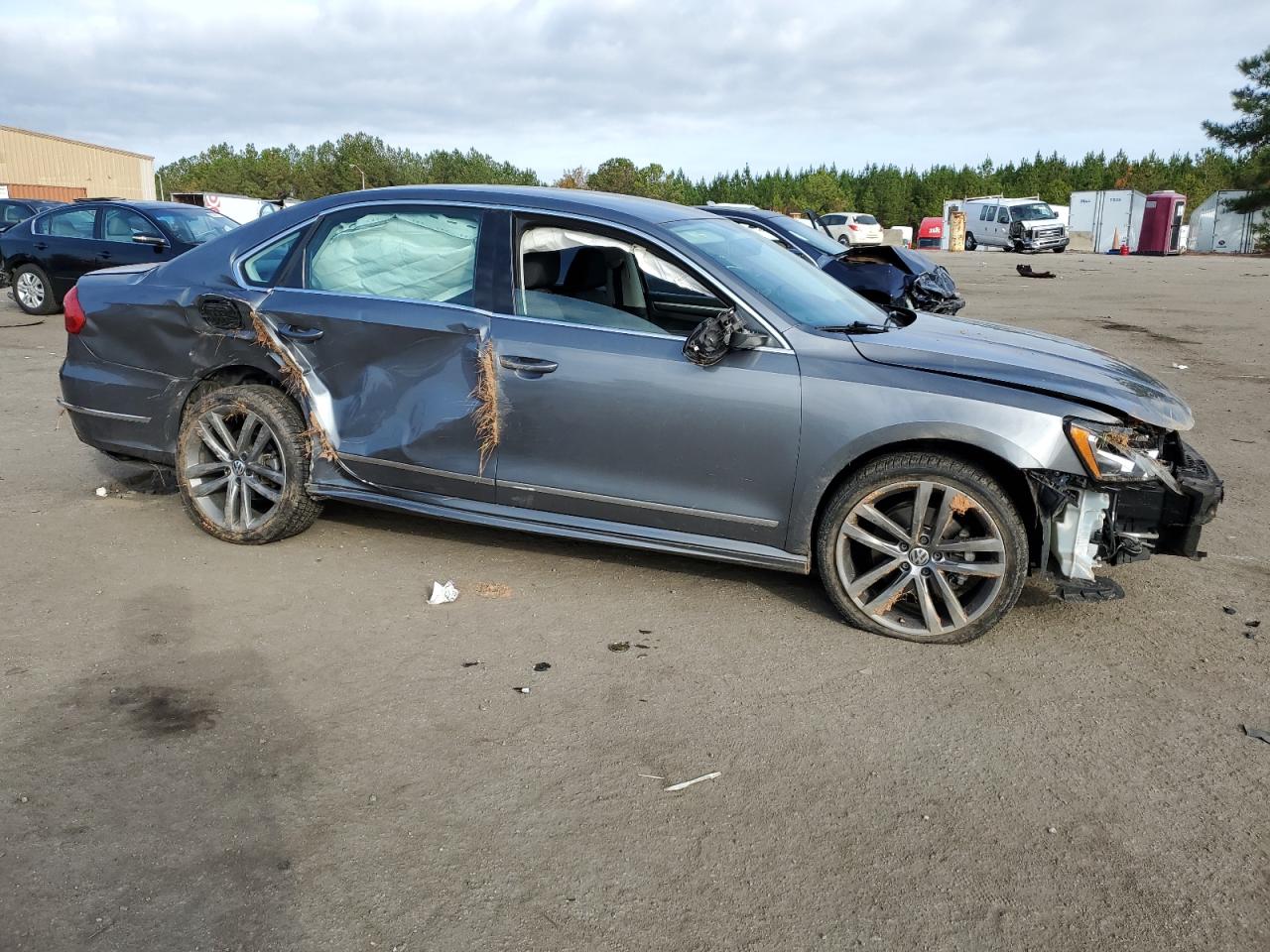 2016 Volkswagen Passat - Image 4