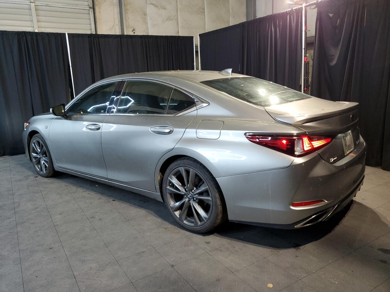 2021 Lexus ES - Image 2