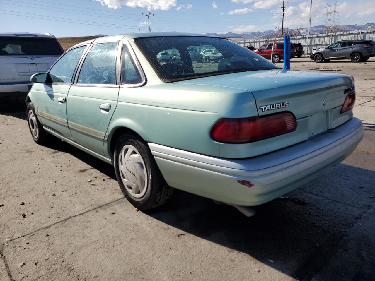 1995 Ford Taurus - Image 2
