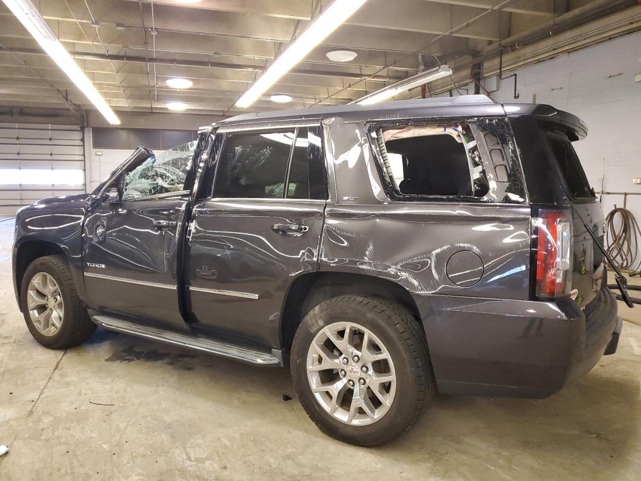 2015 GMC Yukon - Image 2