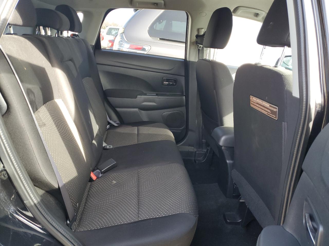 2016 Mitsubishi Outlander - Image 11