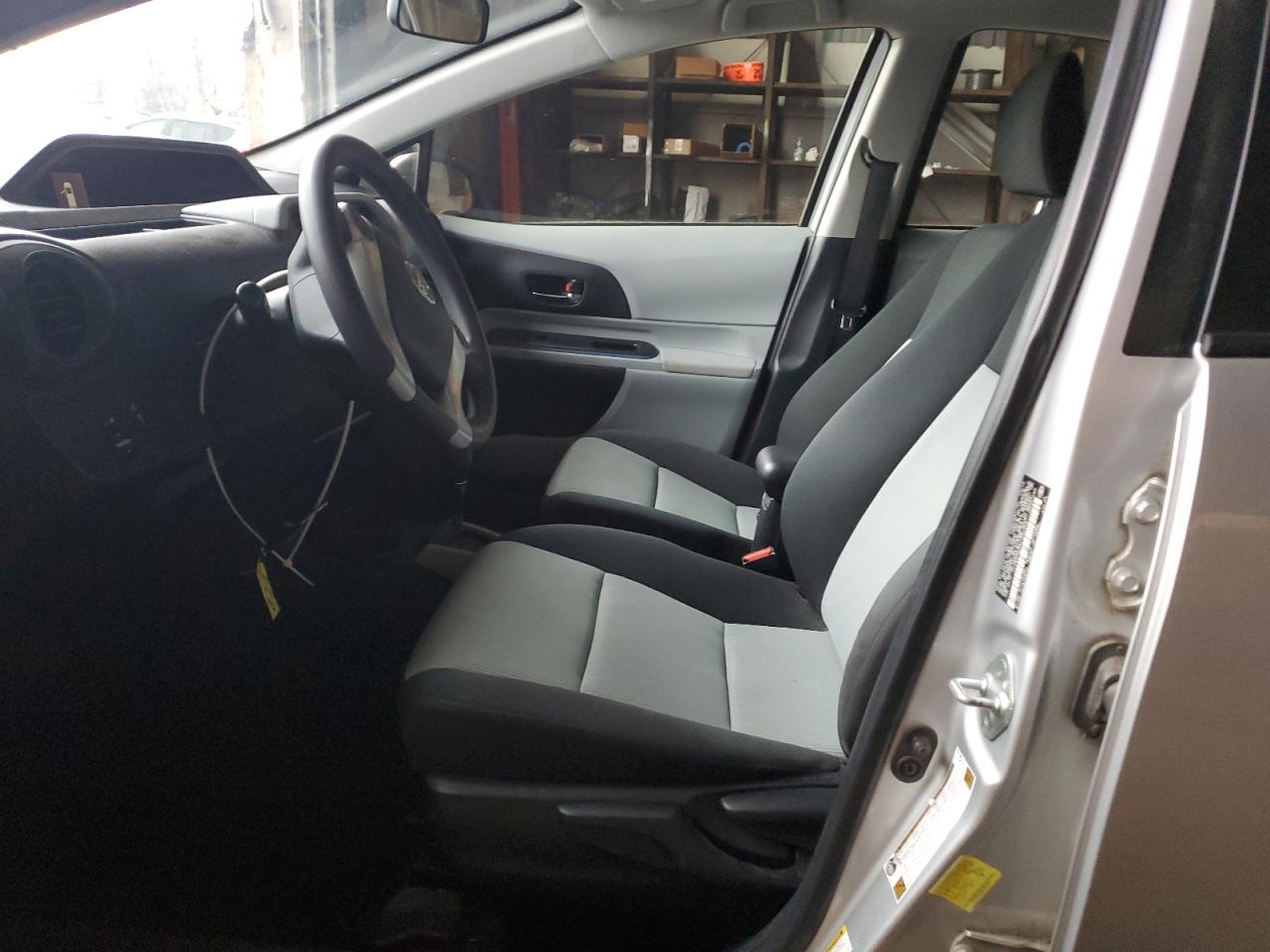 2012 Toyota Prius - Image 7