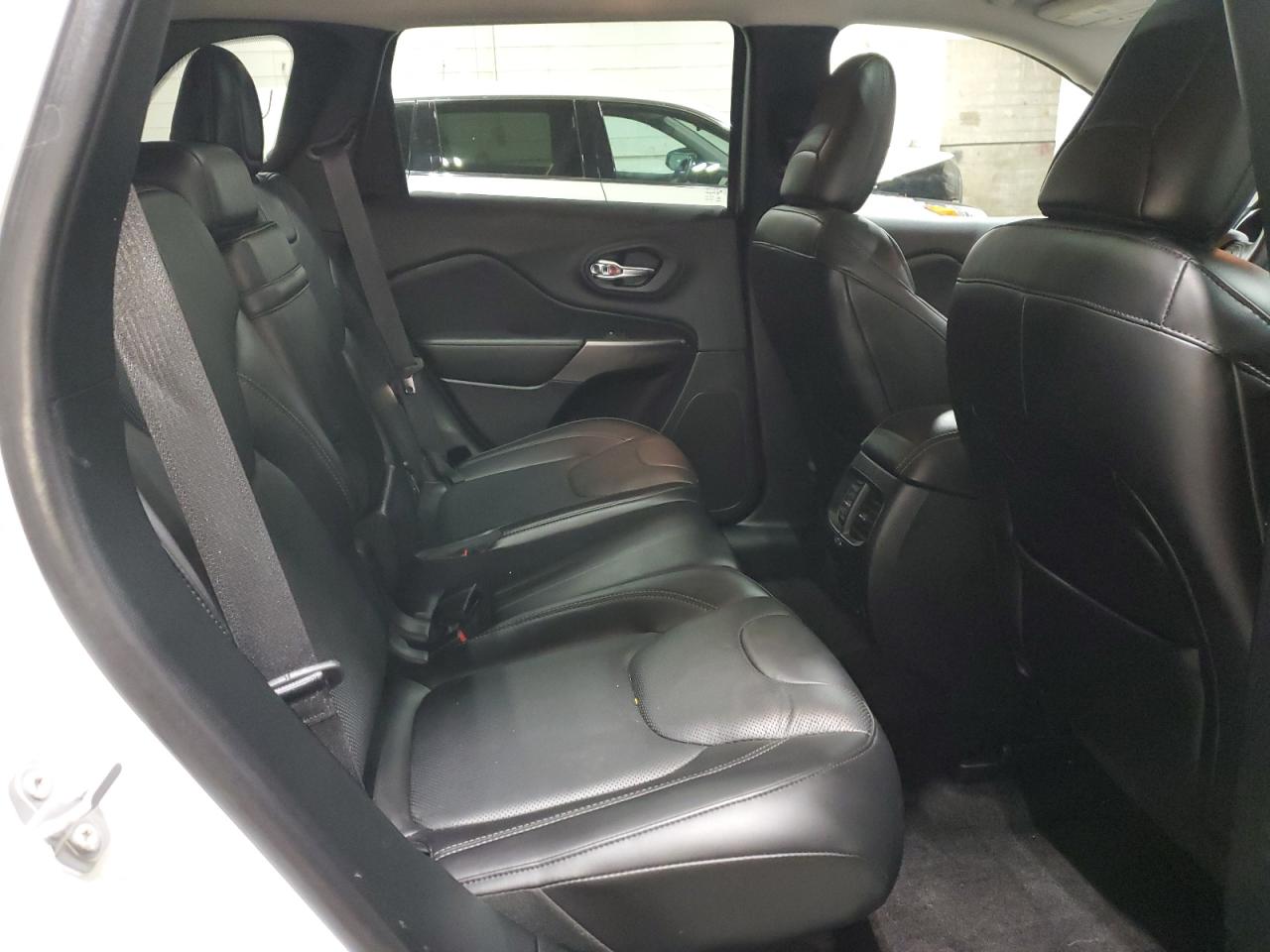 2019 Jeep Cherokee - Image 11
