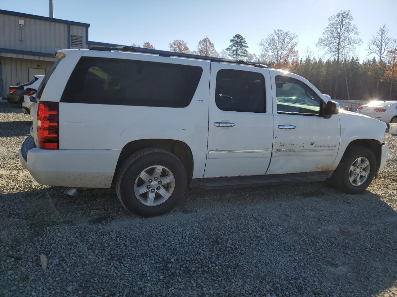 2011 Chevrolet Suburban - Image 3