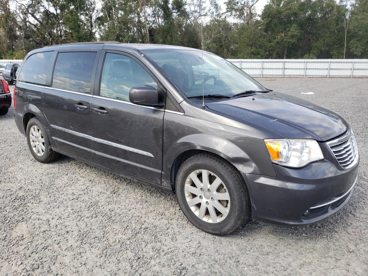 2016 Chrysler Town & Country - Image 4