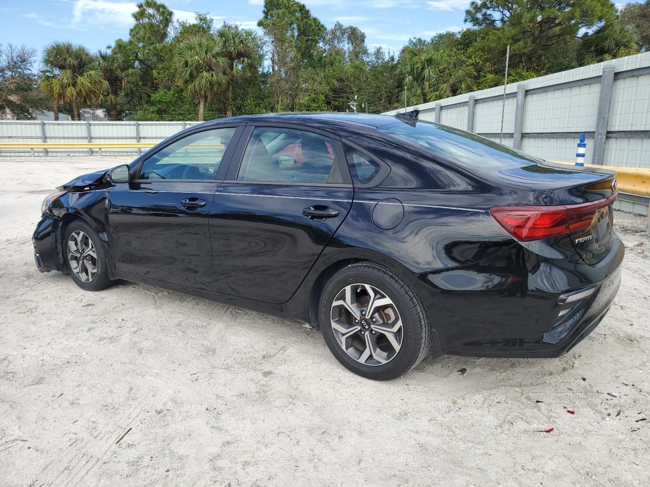 2021 Kia Forte - Image 2