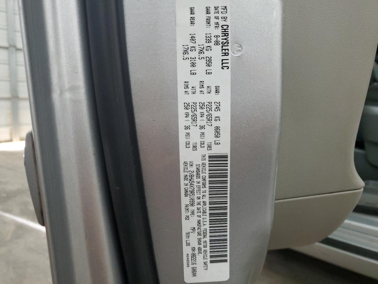 2009 Volkswagen Routan - Image 13
