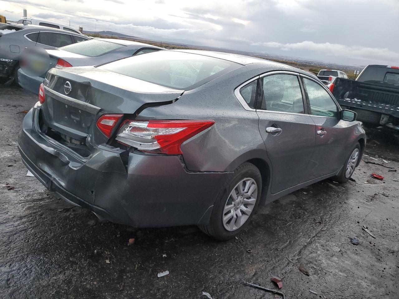 2017 Nissan Altima - Image 3