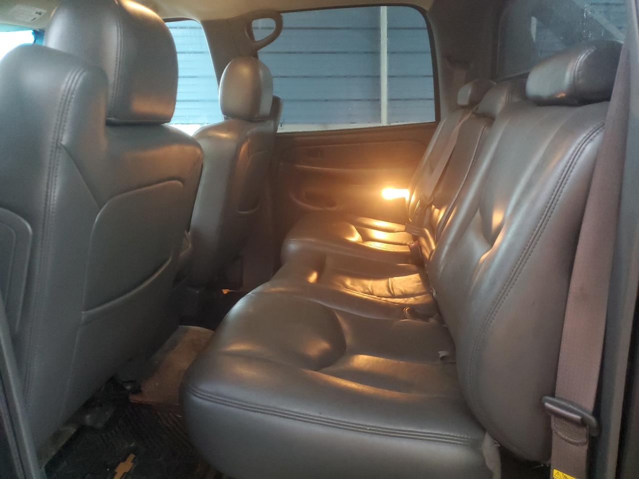 2003 Chevrolet Avalanche - Image 11